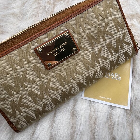 Michael Kors Canvas long zip around wallet EUC - Picture 3 of 3